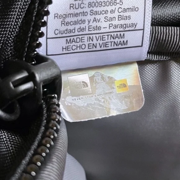 The North Face Unisex Recon Black 30 Liter Backpack - Picture 9 of 9